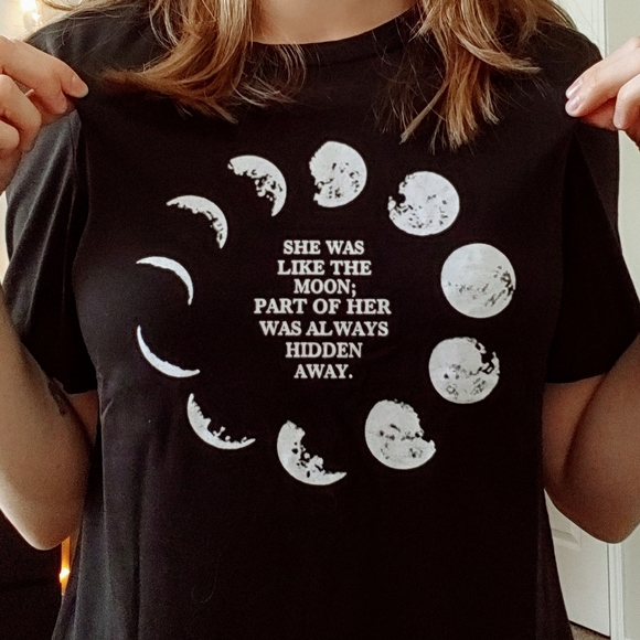 Tops - Moon phases graphic tee